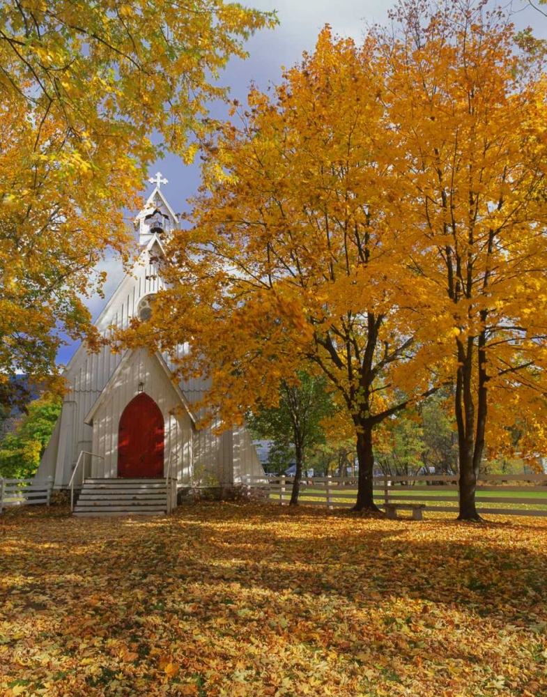 OR, Cove Ascension Chapel surrounded by autumn
